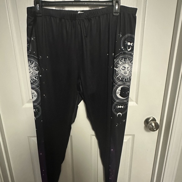 3X womens plus, pull-on black pants. With celestial print on both outer sides. - Picture 7 of 7